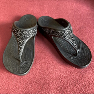 CROCS Sz 10 studded Front Post Platform Thing  Style Slip On Sandals